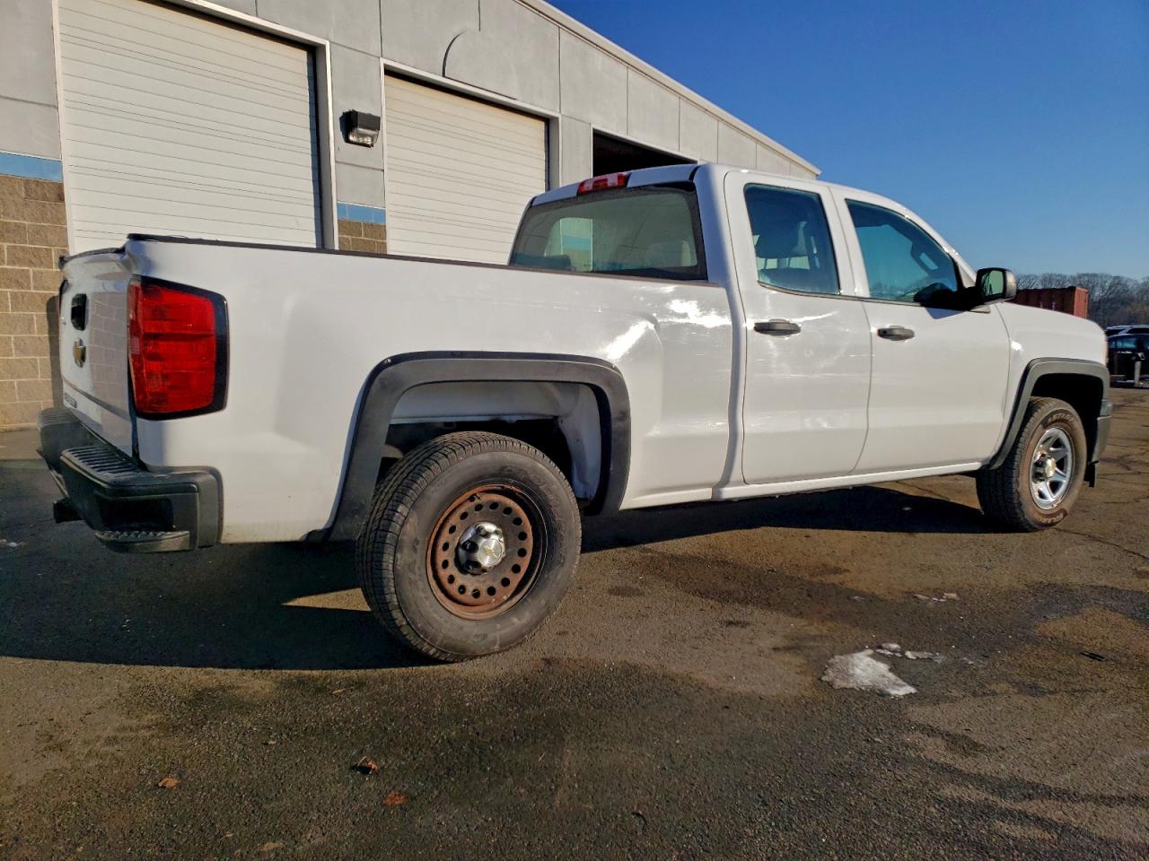 2015 CHEVROLET SILVERADO K1500 photo 3
