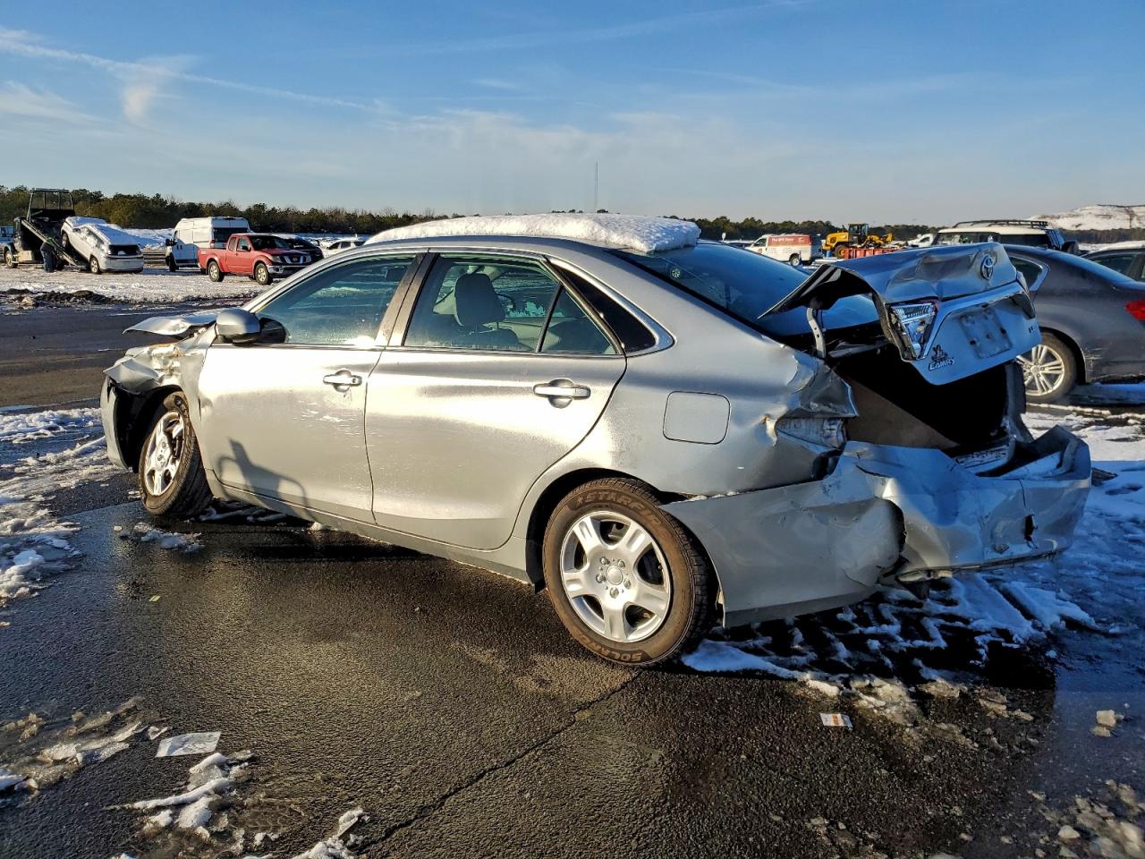 2016 TOYOTA CAMRY LE photo 2