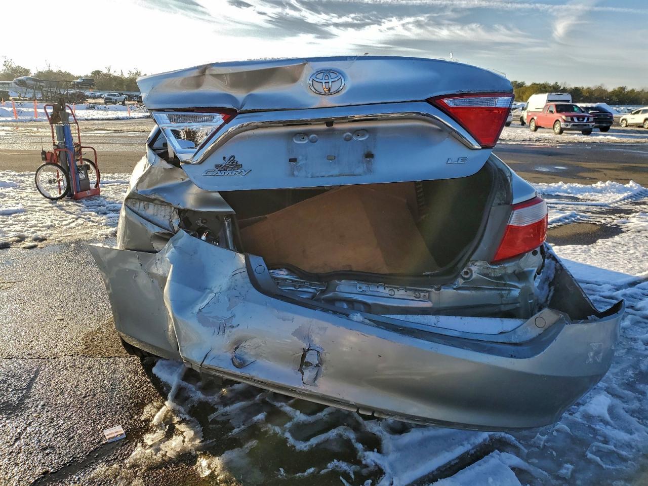 2016 TOYOTA CAMRY LE photo 6