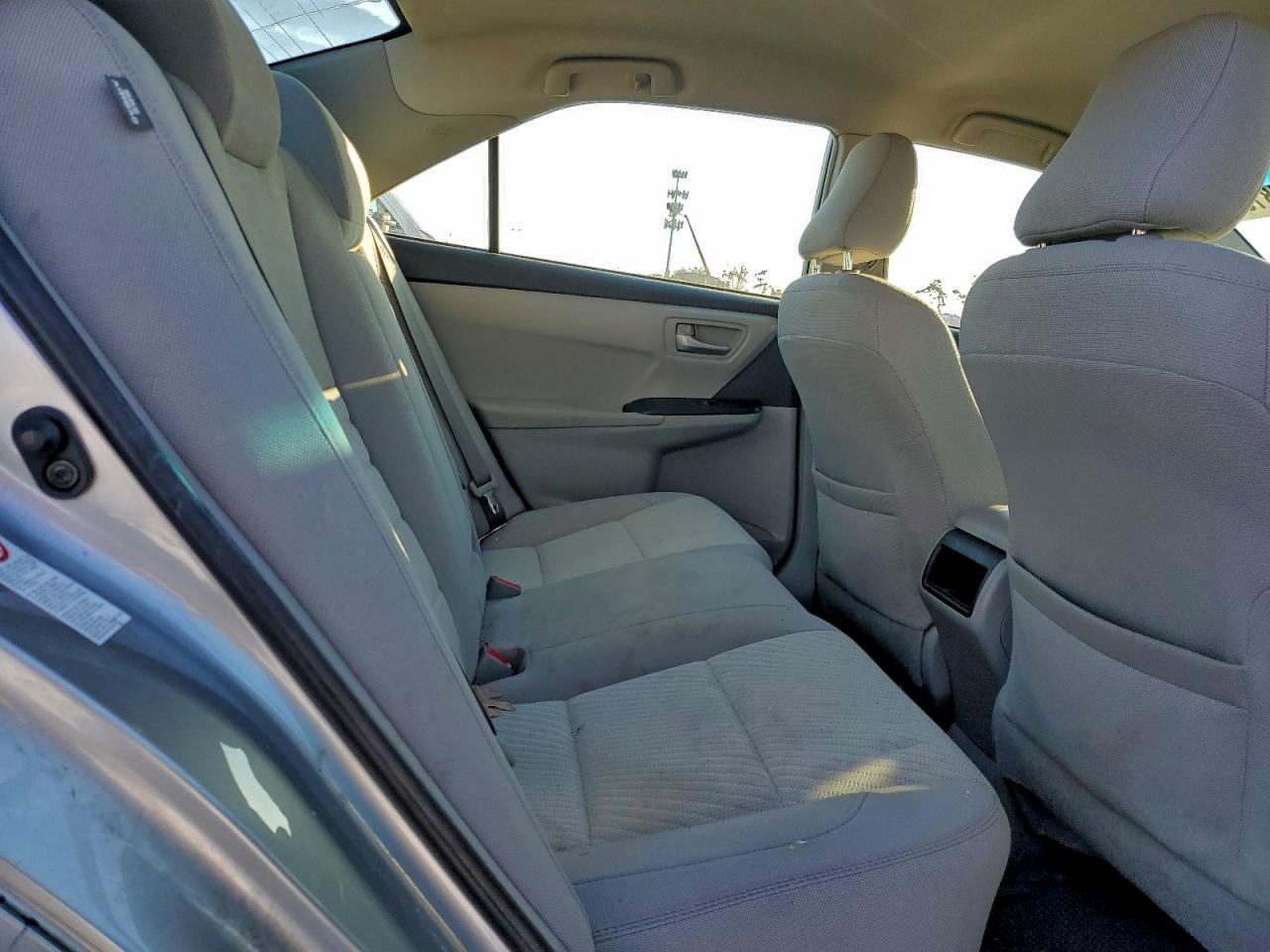 2016 TOYOTA CAMRY LE photo 10