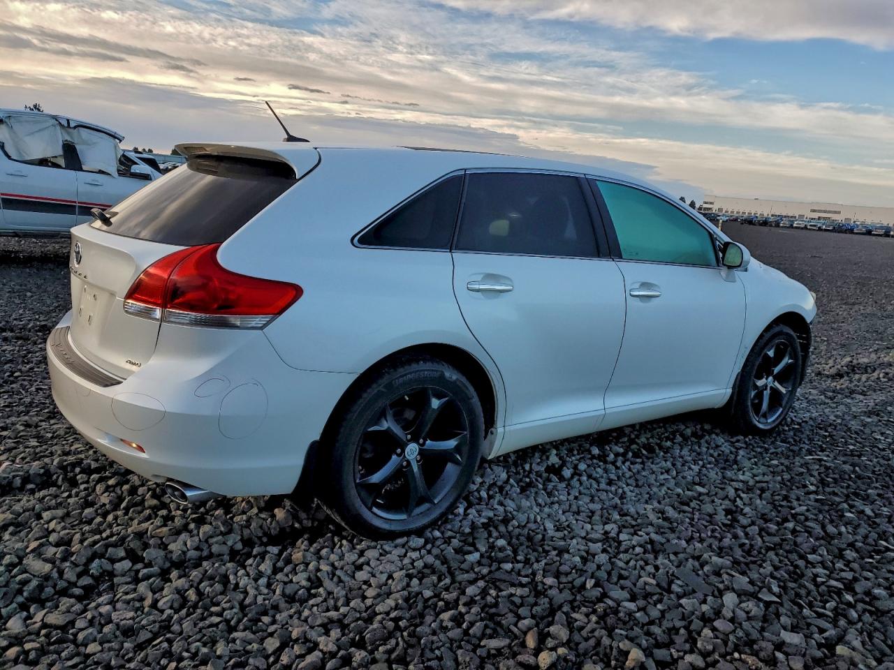2010 TOYOTA VENZA photo 3