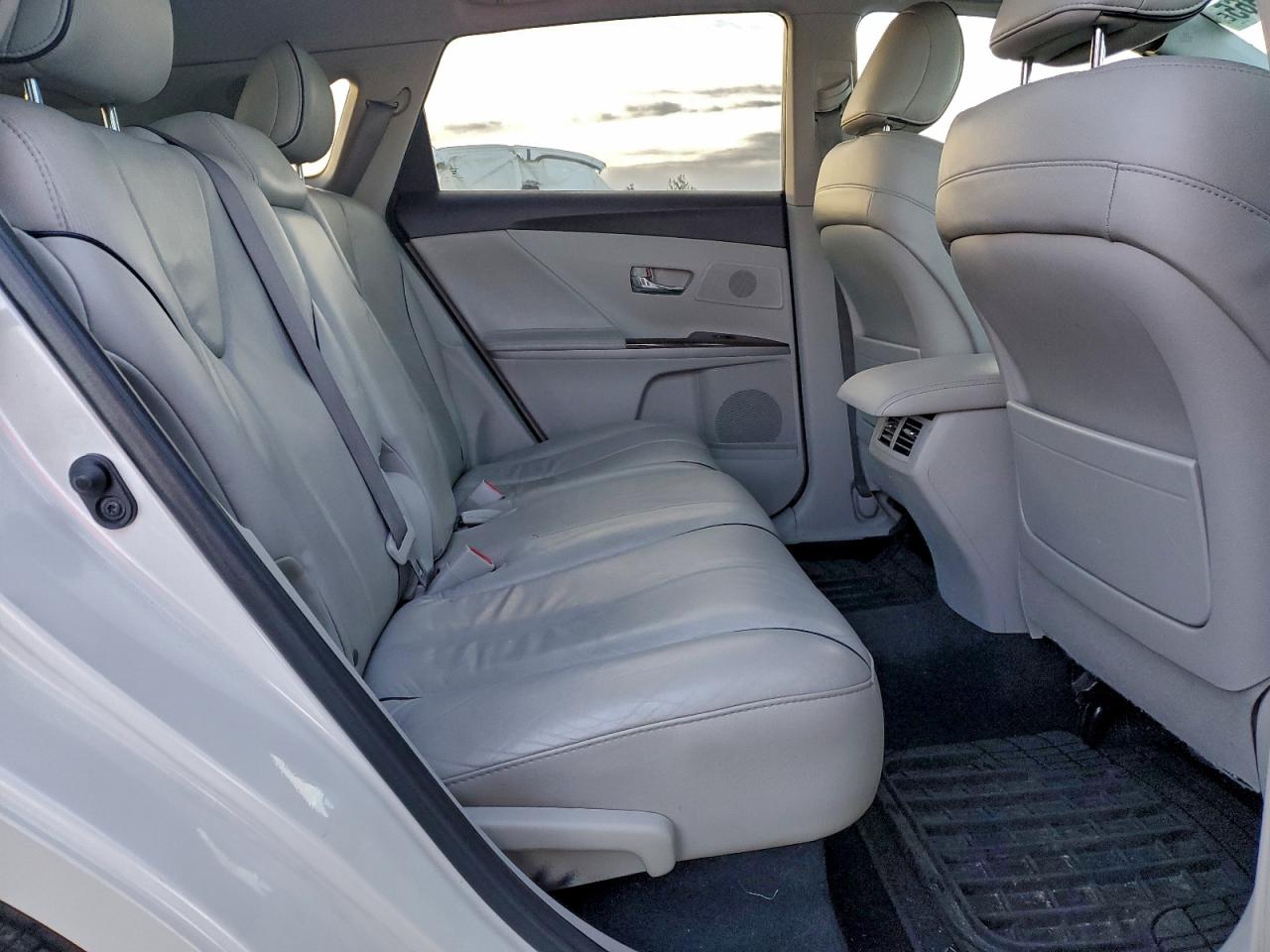 2010 TOYOTA VENZA photo 10