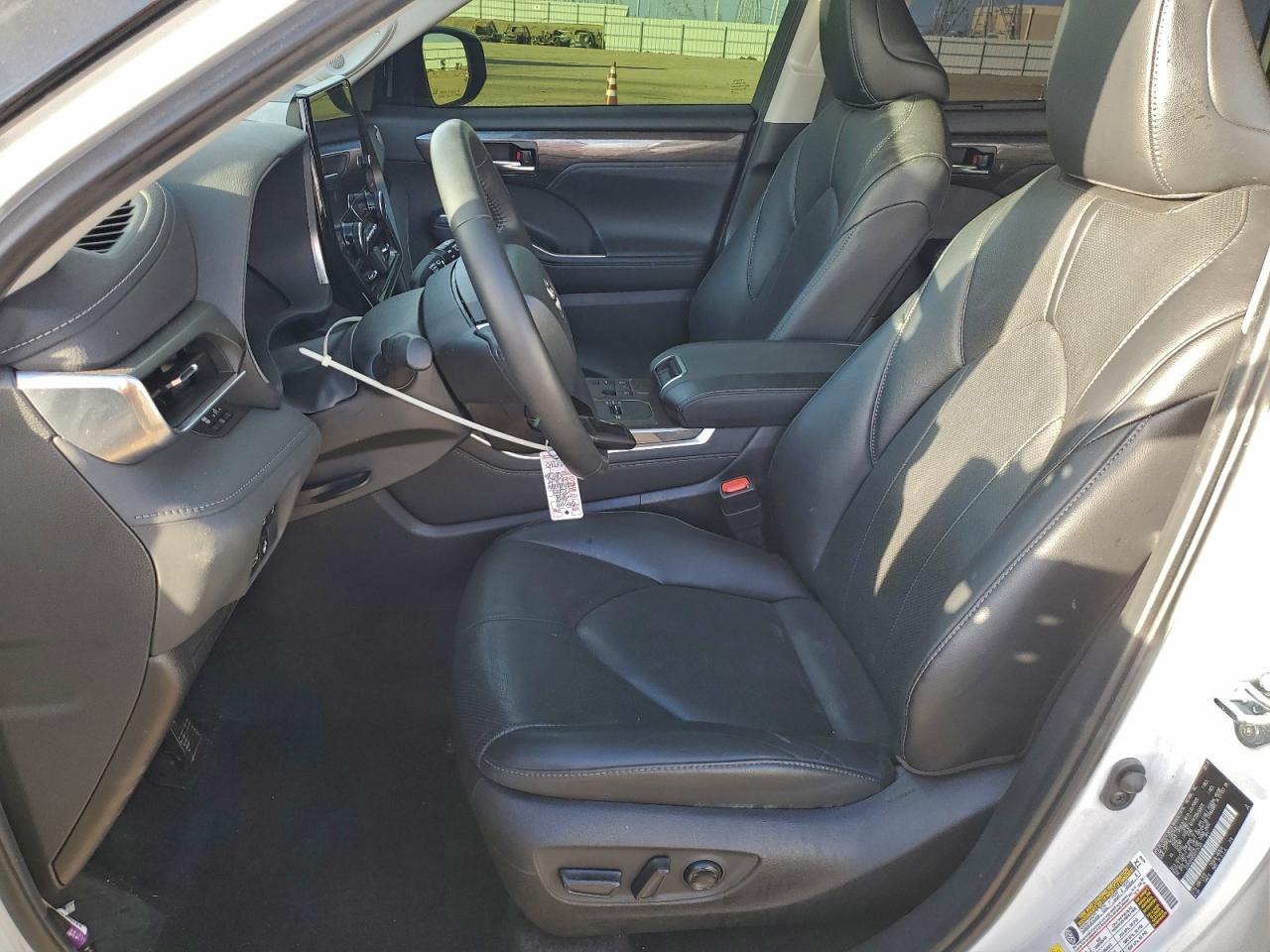 2024 TOYOTA HIGHLANDER LE photo 7