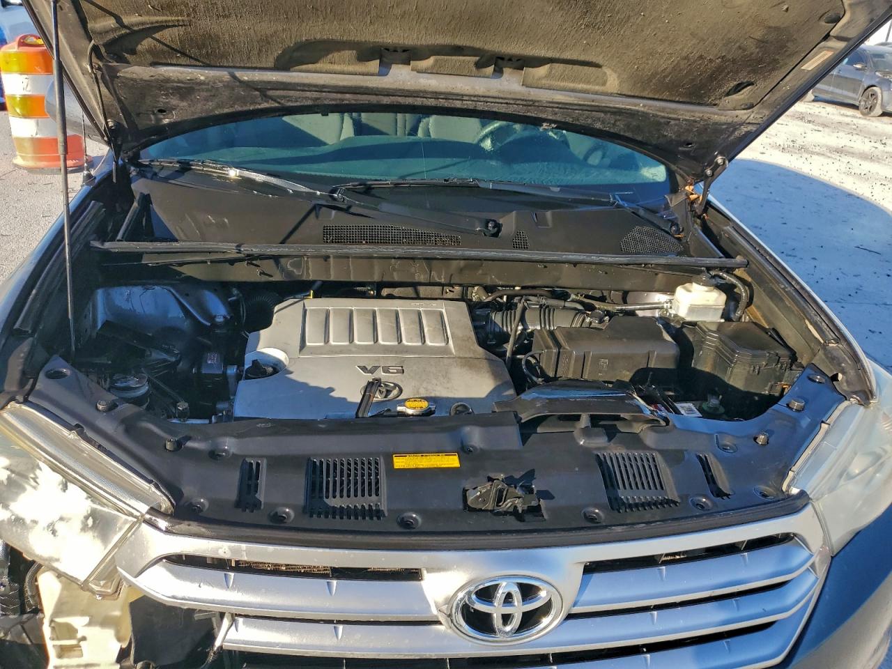 2012 TOYOTA HIGHLANDER BASE photo 12