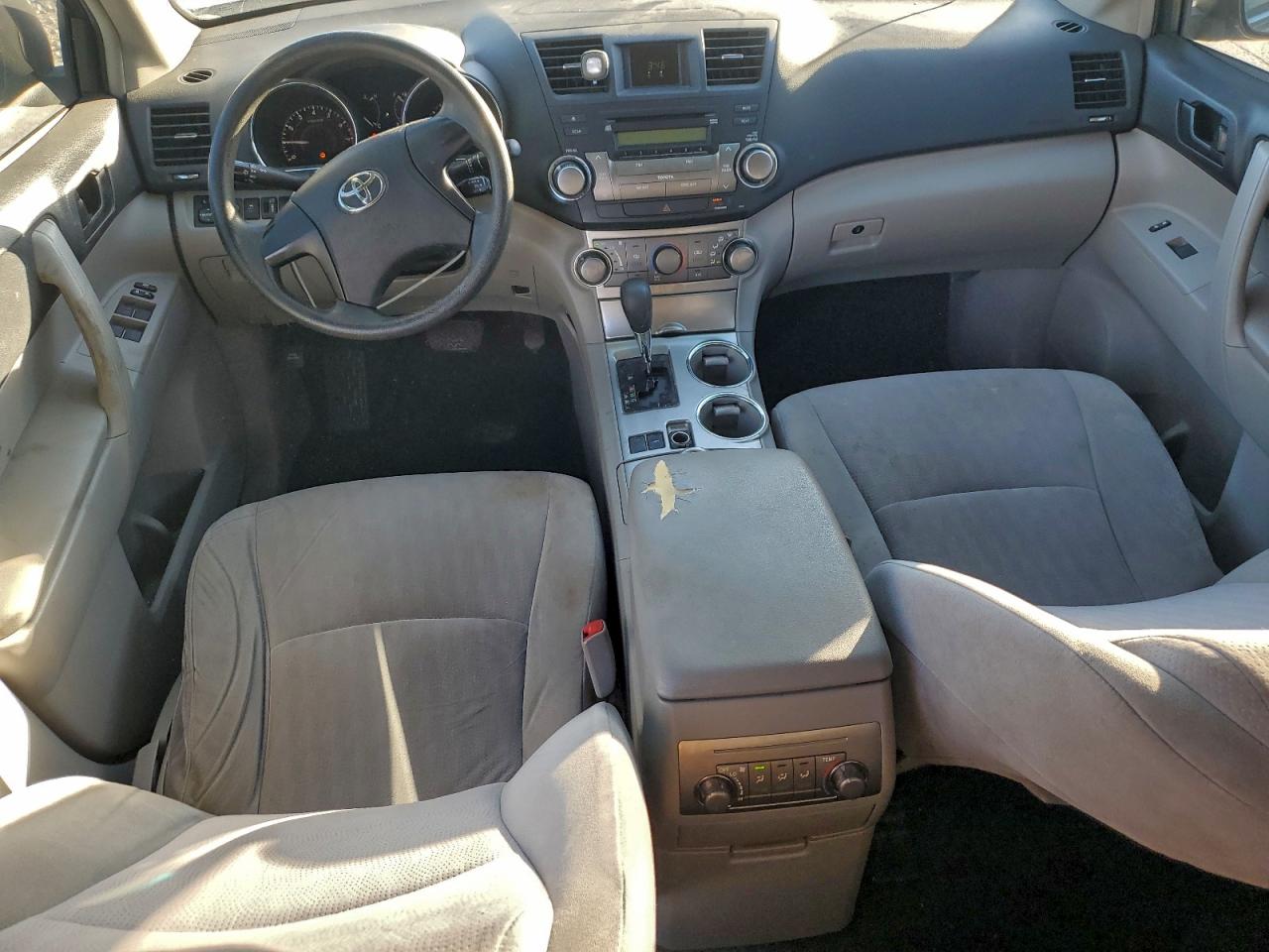 2012 TOYOTA HIGHLANDER BASE photo 8