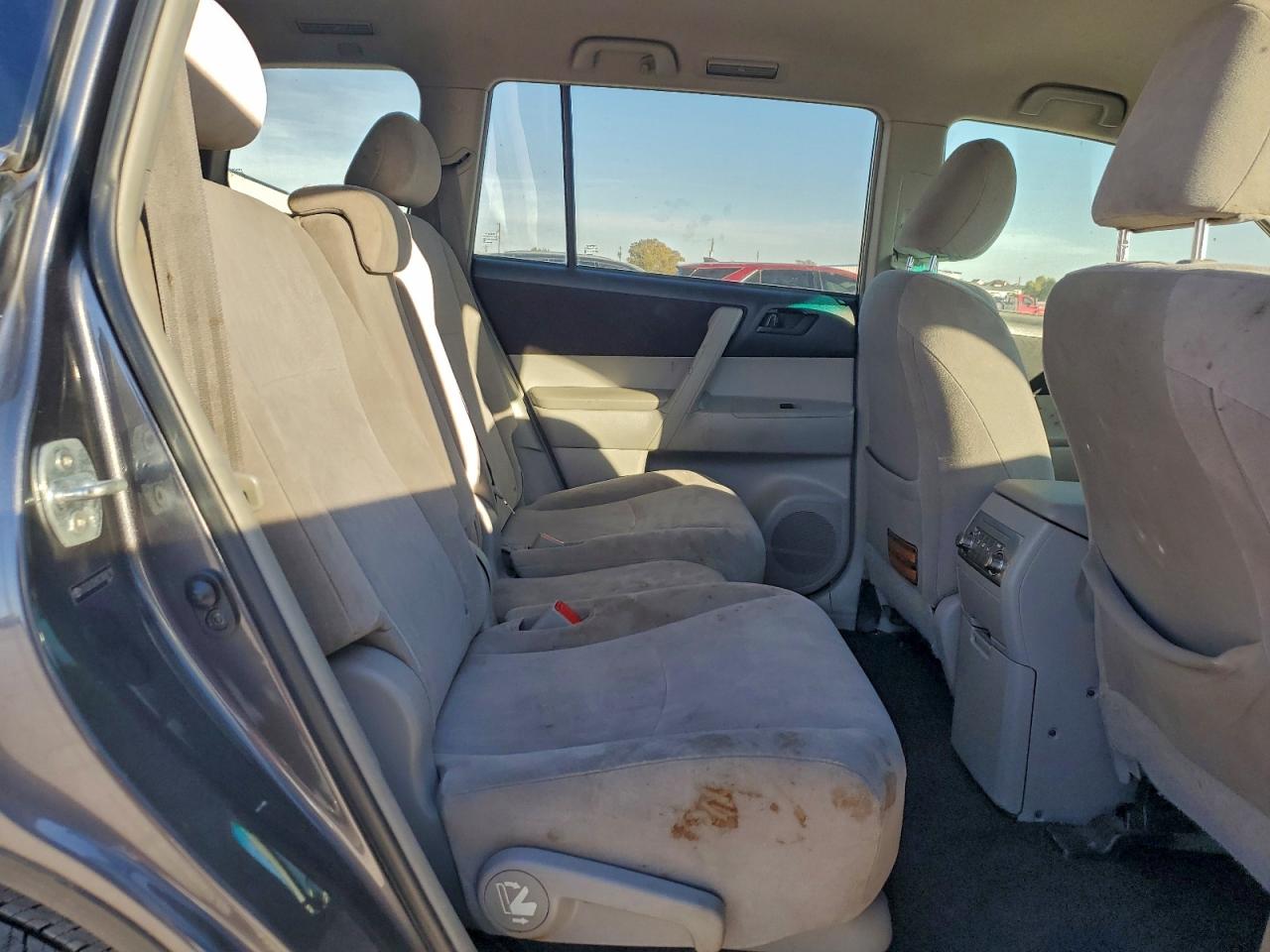 2012 TOYOTA HIGHLANDER BASE photo 11