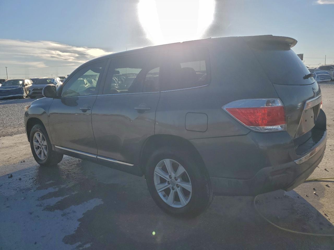2012 TOYOTA HIGHLANDER BASE photo 2