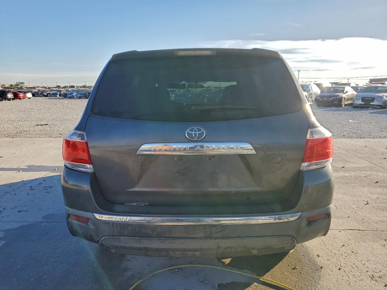 2012 TOYOTA HIGHLANDER BASE photo 6