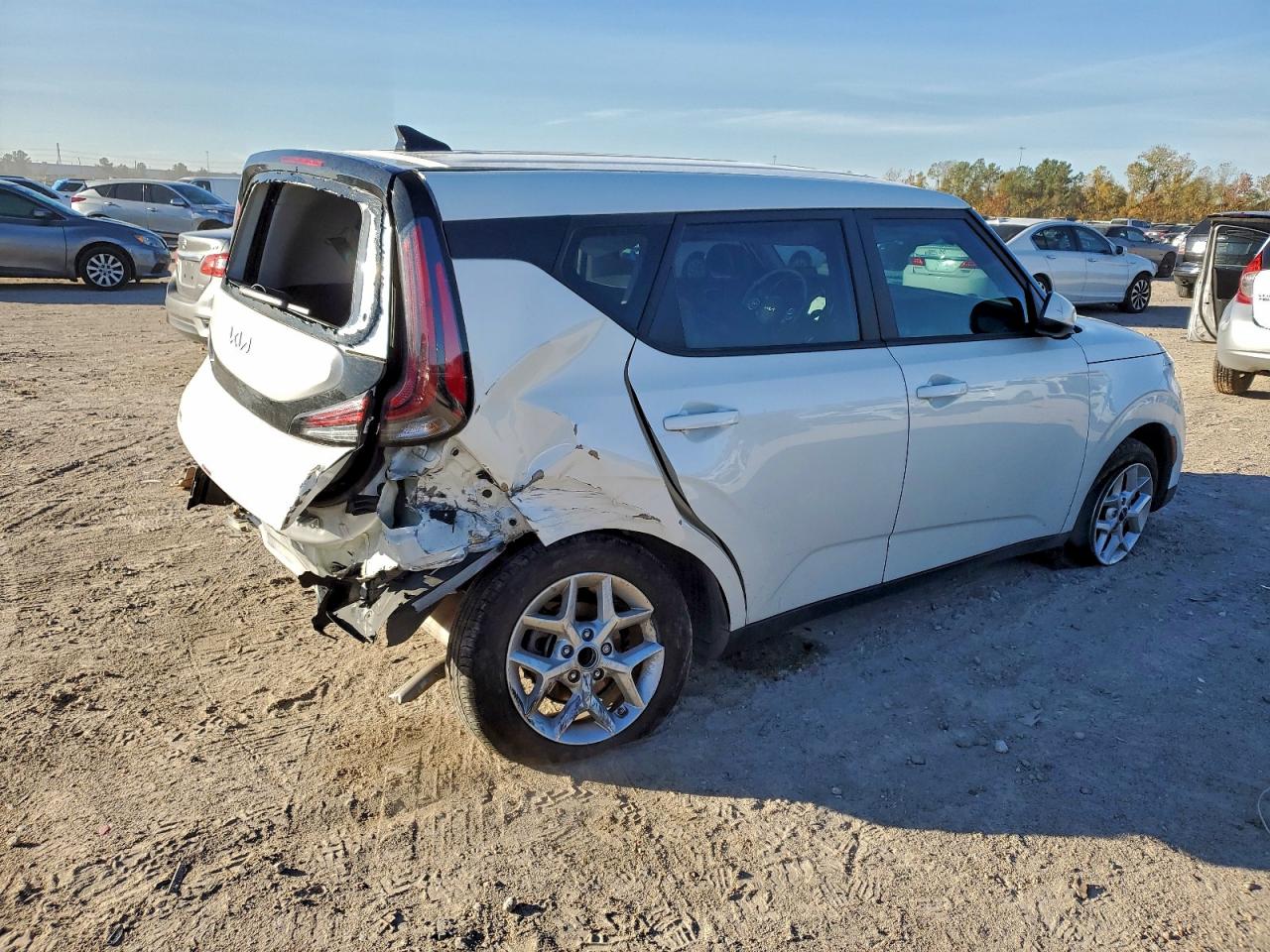 2025 KIA SOUL LX photo 3
