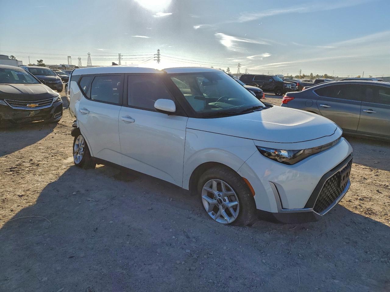 2025 KIA SOUL LX photo 4