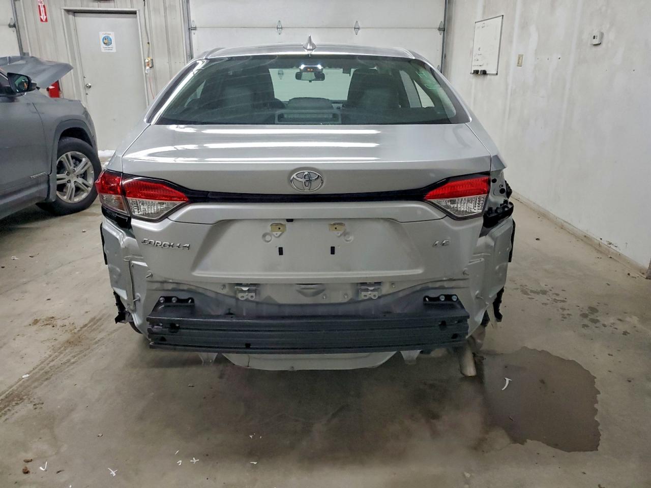 2025 TOYOTA COROLLA LE photo 6