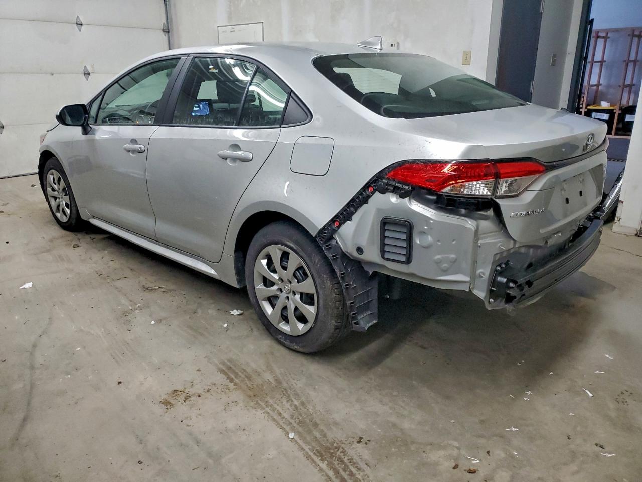 2025 TOYOTA COROLLA LE photo 2