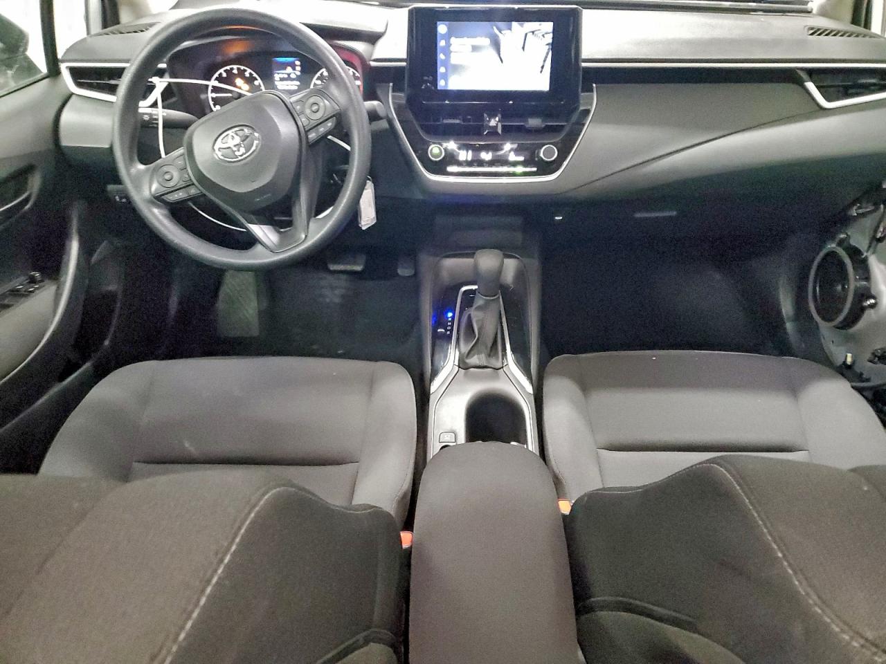 2025 TOYOTA COROLLA LE photo 8