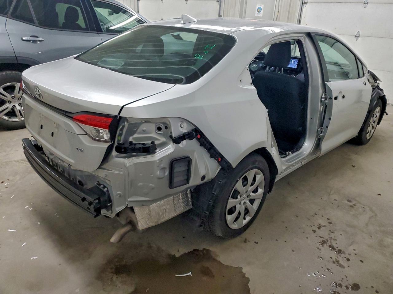 2025 TOYOTA COROLLA LE photo 3