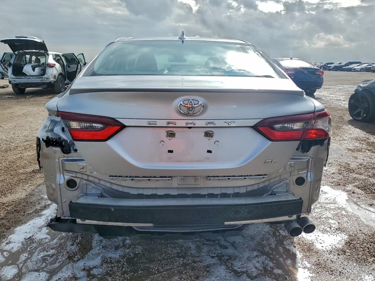 2022 TOYOTA CAMRY SE photo 6