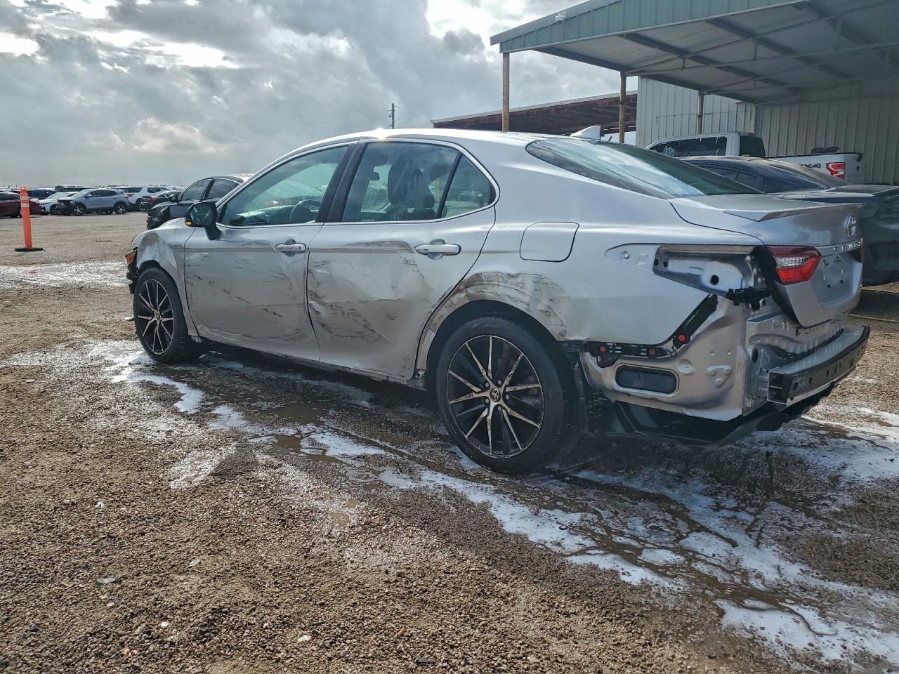 2022 TOYOTA CAMRY SE photo 2