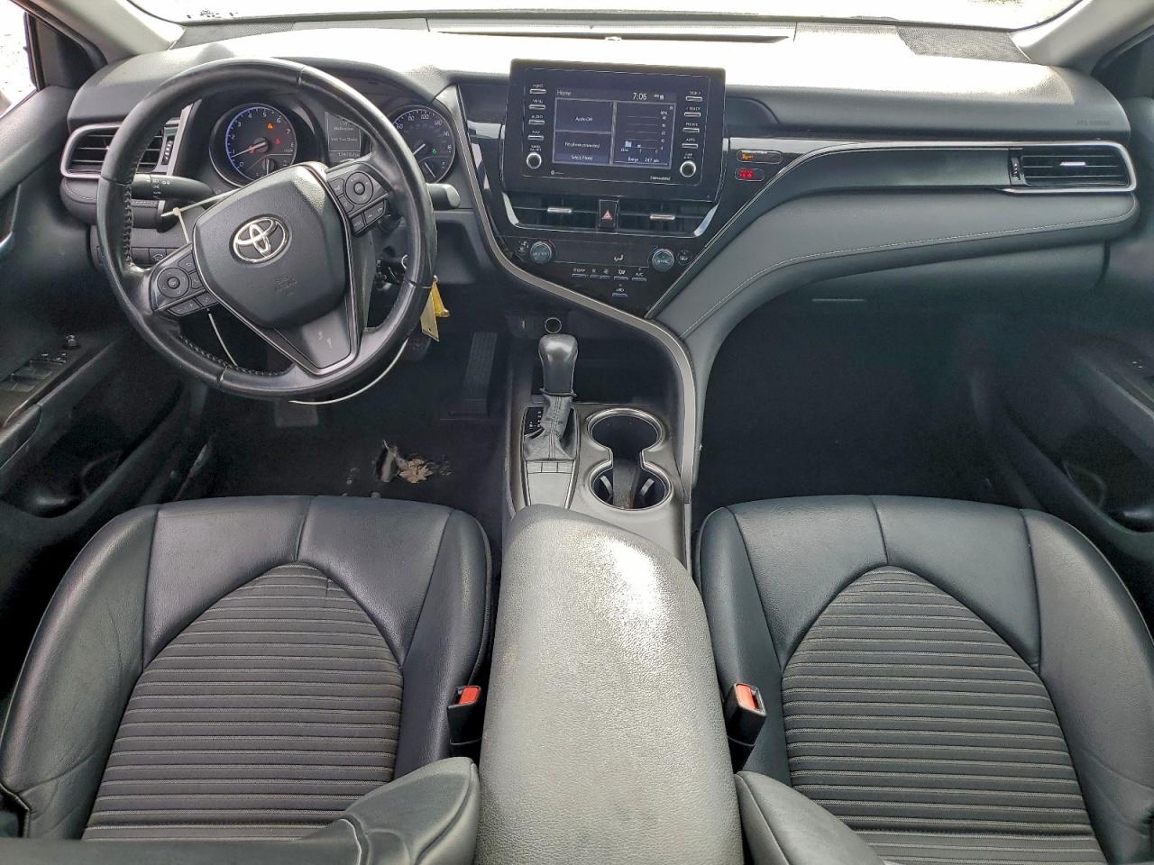 2022 TOYOTA CAMRY SE photo 8