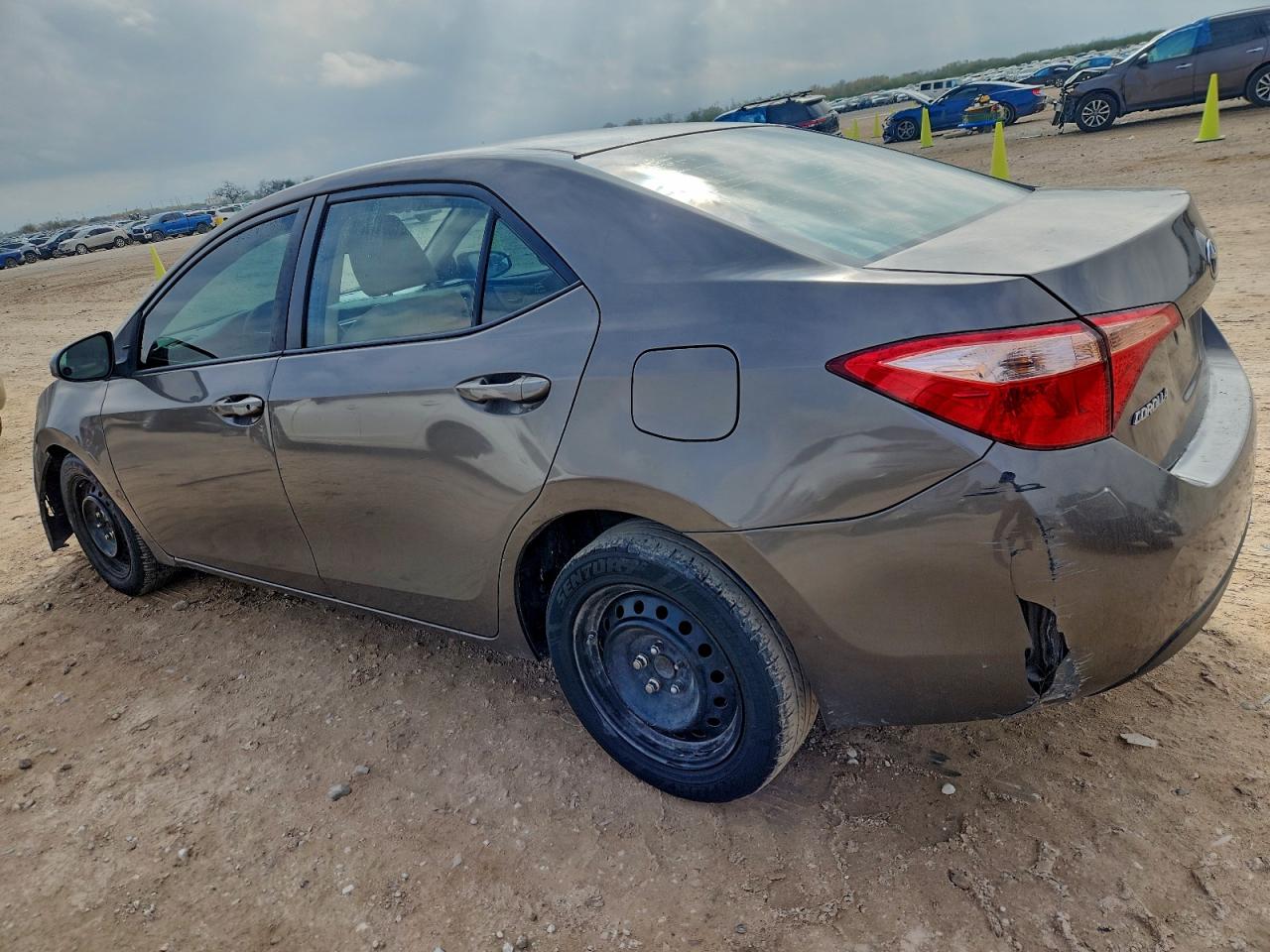 2018 TOYOTA COROLLA L photo 2