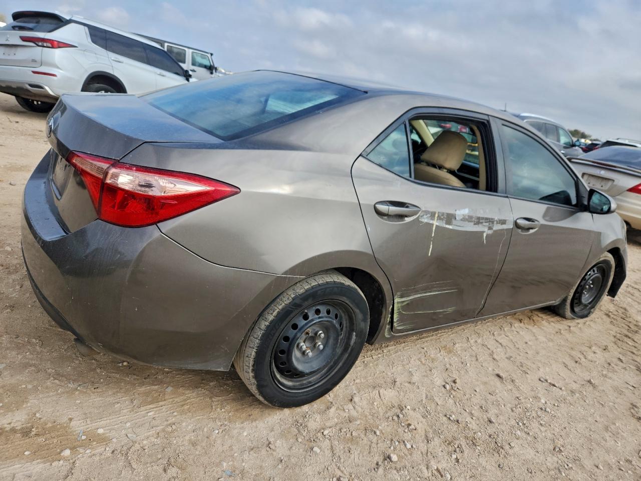 2018 TOYOTA COROLLA L photo 3