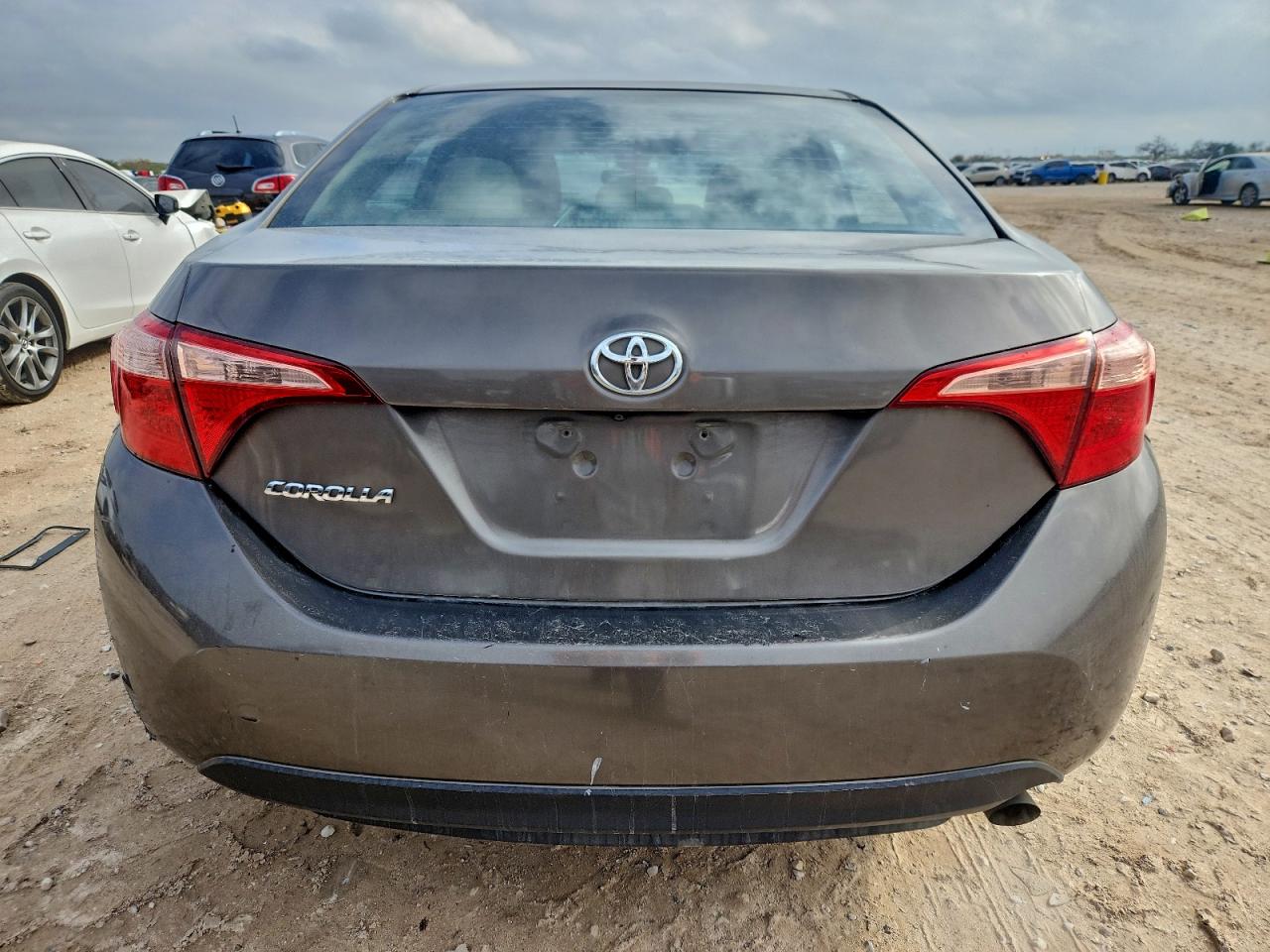 2018 TOYOTA COROLLA L photo 6