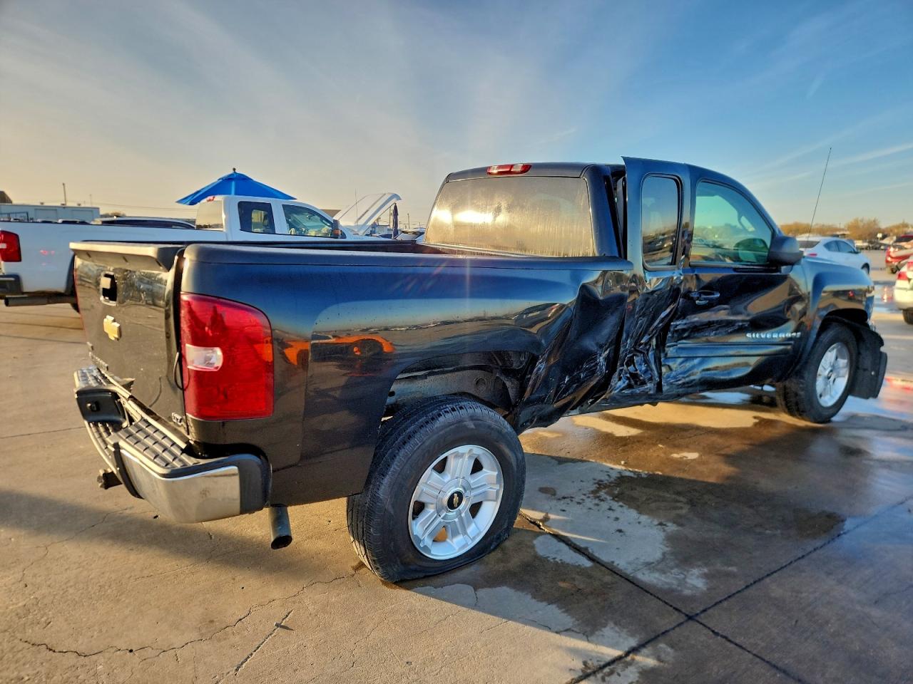 2009 CHEVROLET SILVERADO C1500 LTZ photo 3