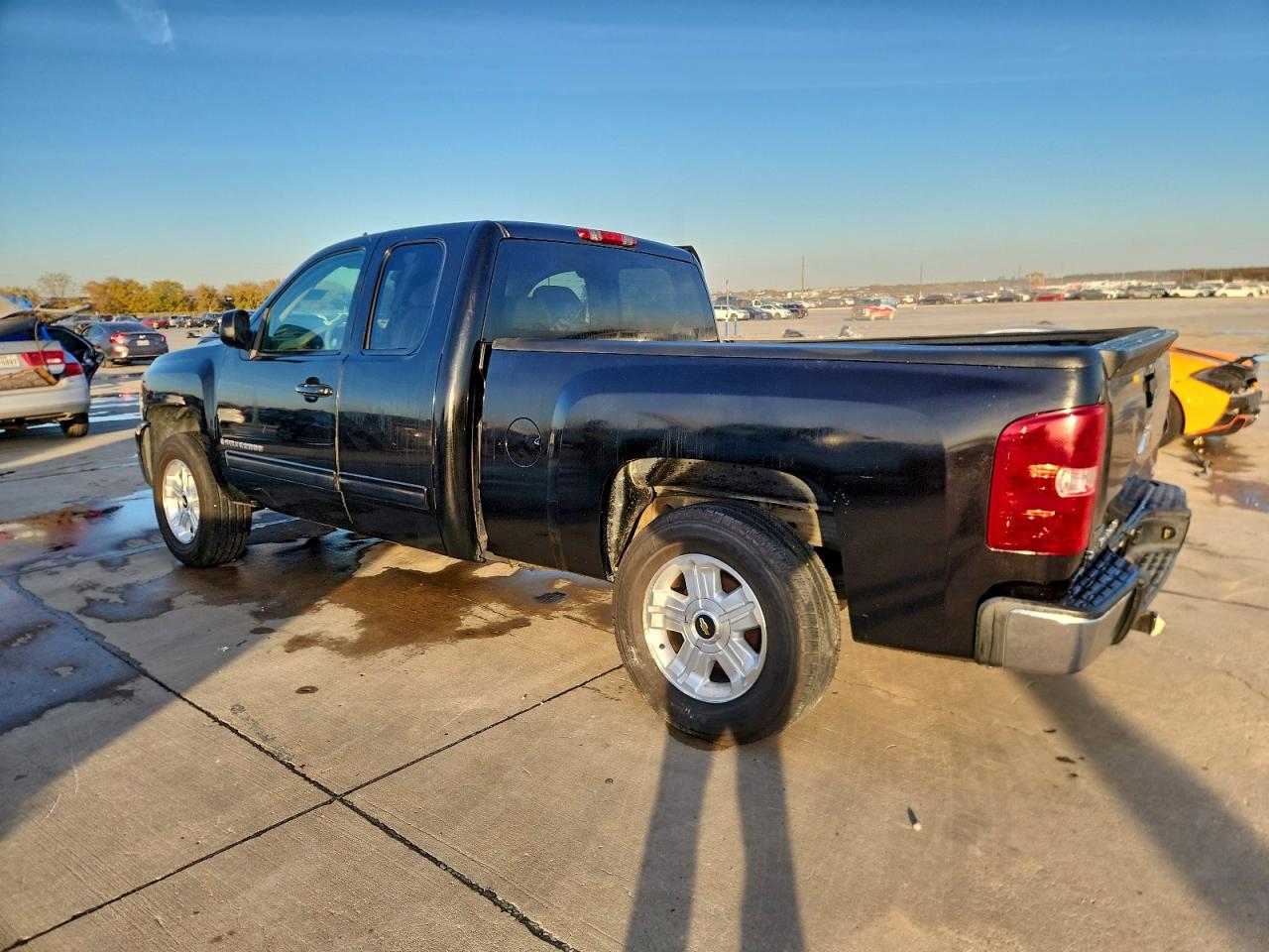 2009 CHEVROLET SILVERADO C1500 LTZ photo 2