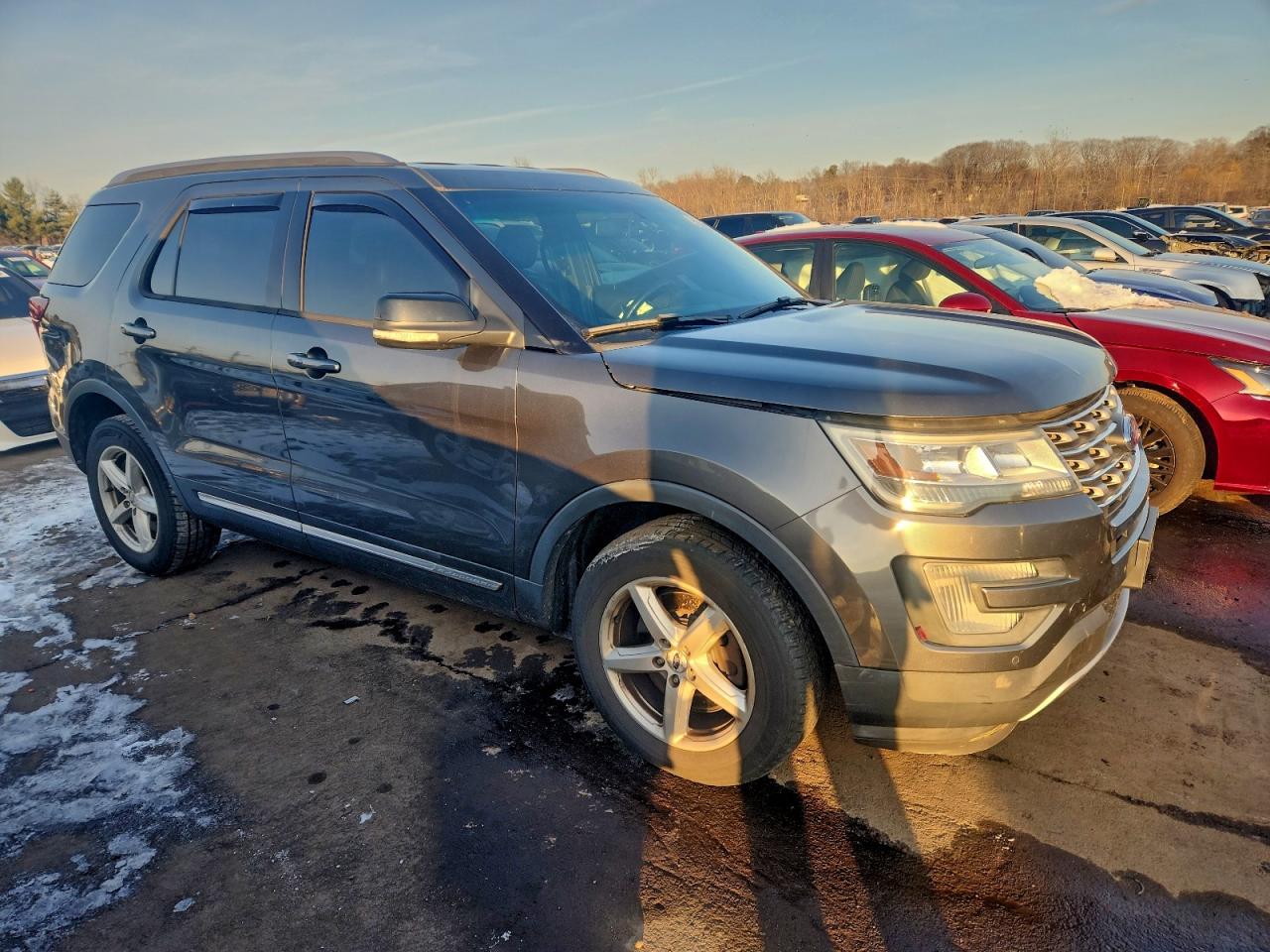 2017 FORD EXPLORER XLT photo 4