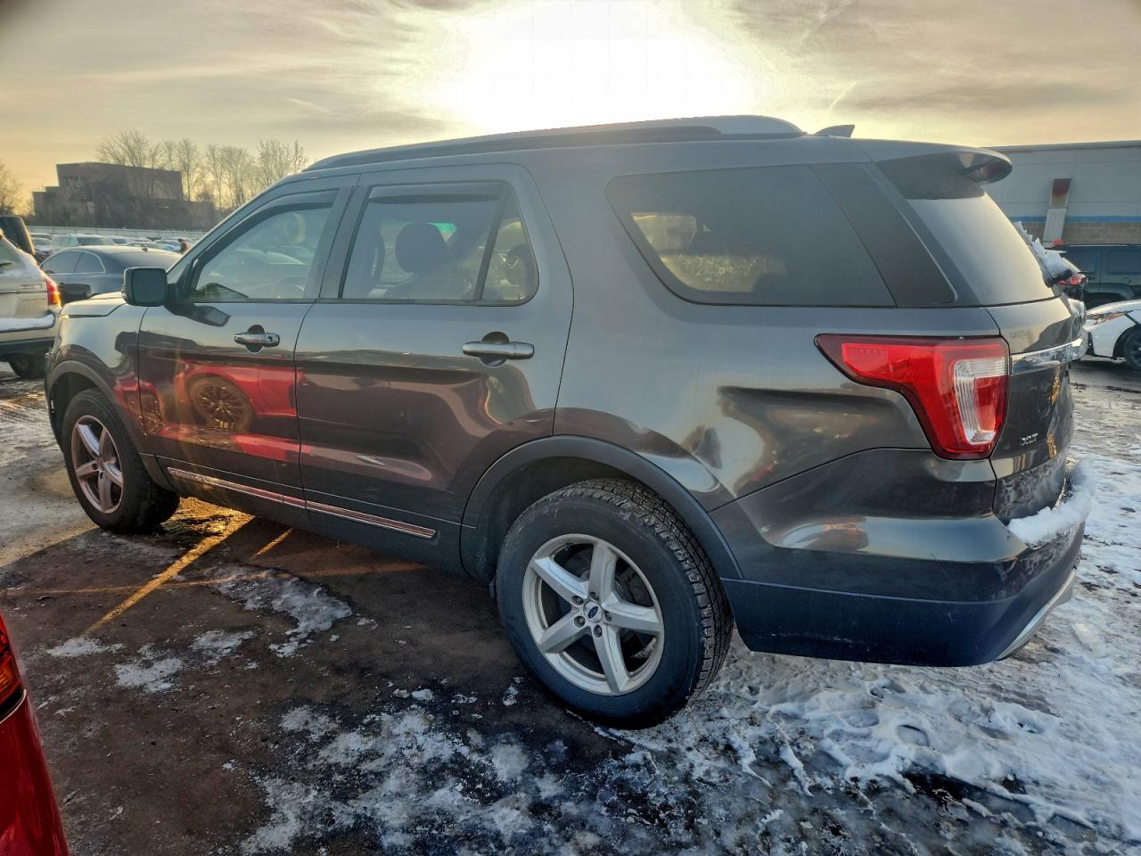 2017 FORD EXPLORER XLT photo 2