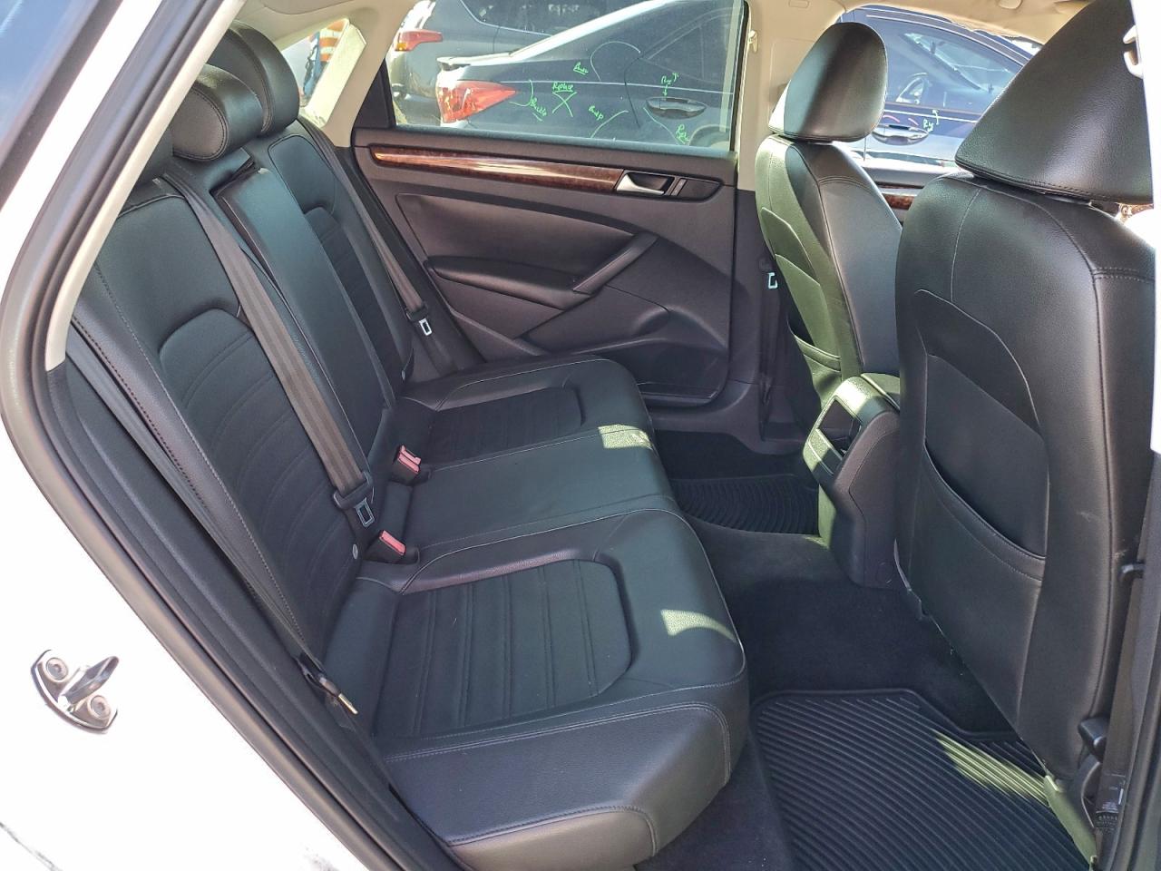 2012 VOLKSWAGEN PASSAT SEL photo 10