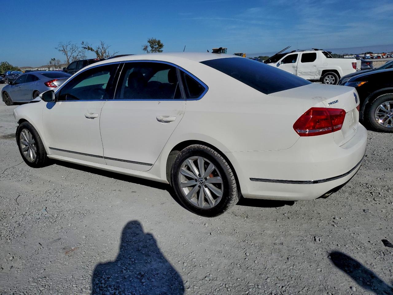 2012 VOLKSWAGEN PASSAT SEL photo 2