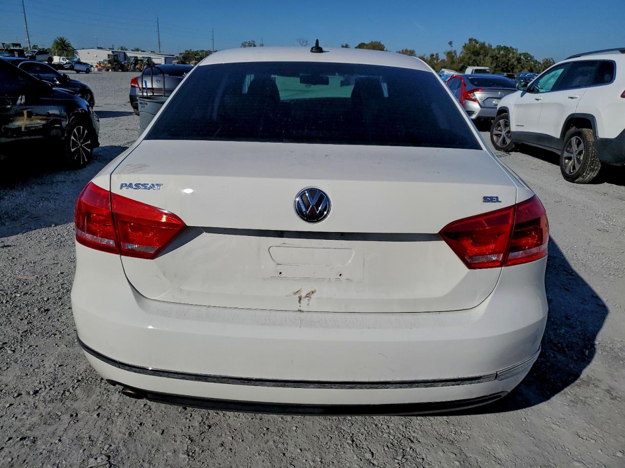 2012 VOLKSWAGEN PASSAT SEL photo 6