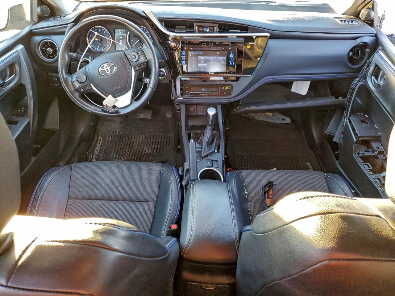 2017 TOYOTA COROLLA L photo 8