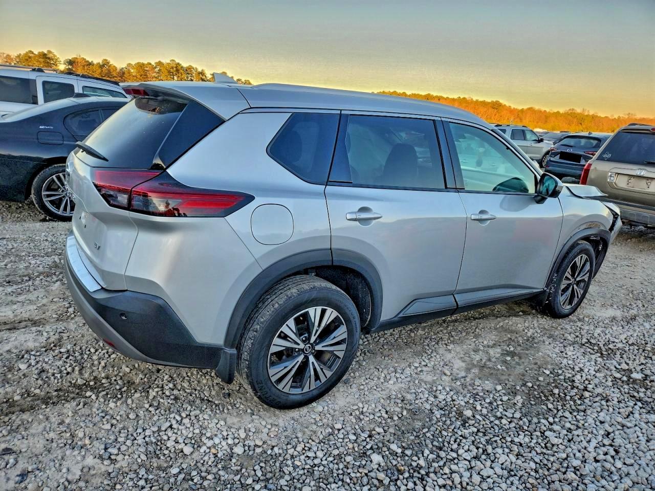 2021 NISSAN ROGUE SV photo 3