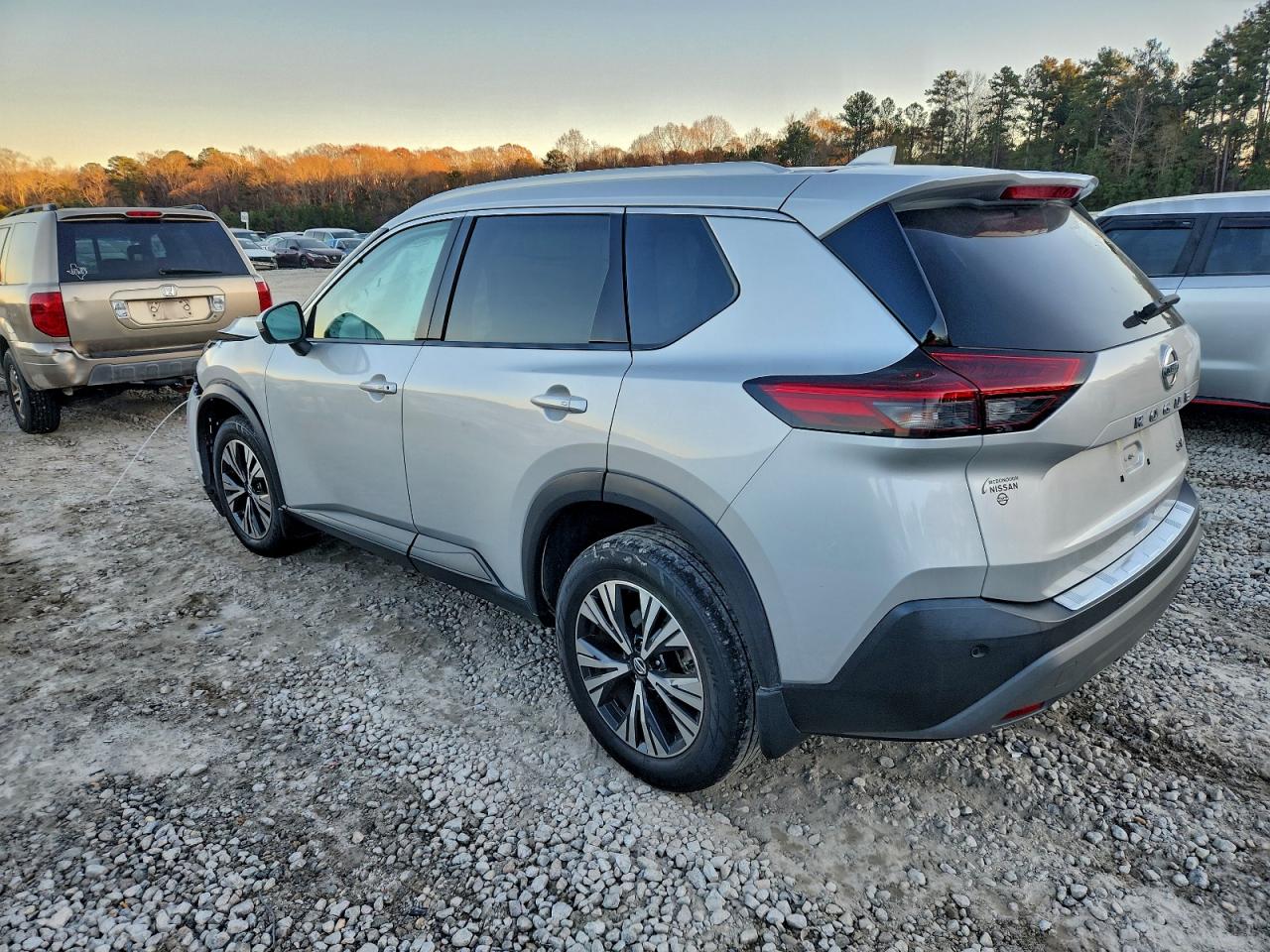2021 NISSAN ROGUE SV photo 2