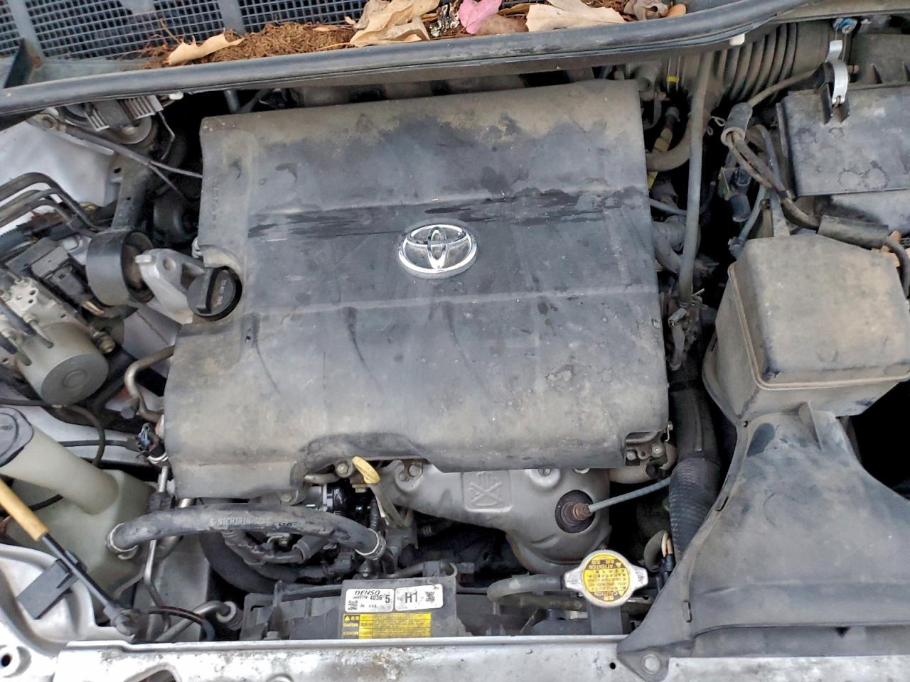 2014 TOYOTA SIENNA LE photo 12