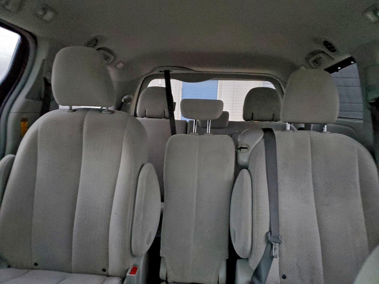 2014 TOYOTA SIENNA LE photo 10