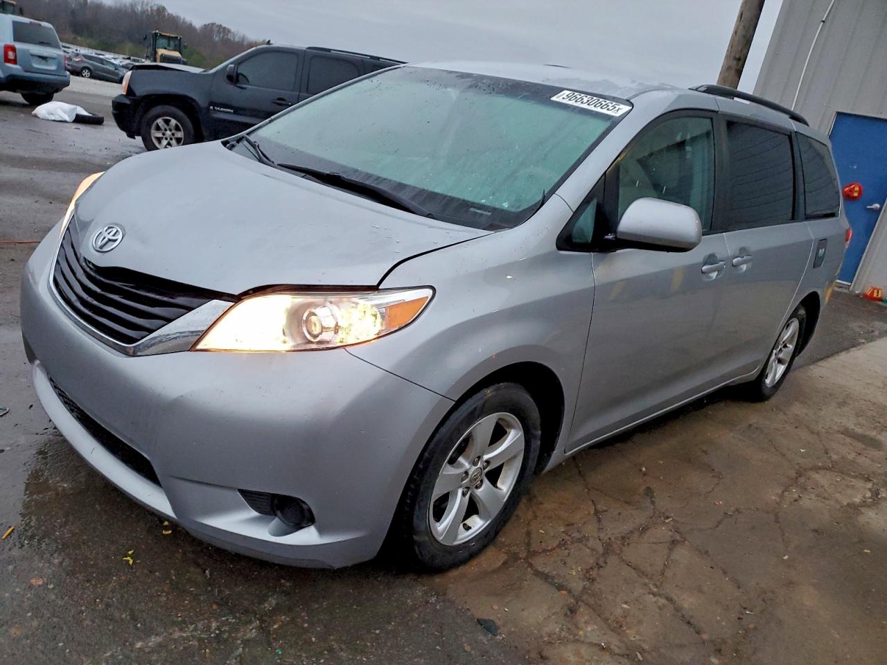 2014 TOYOTA SIENNA