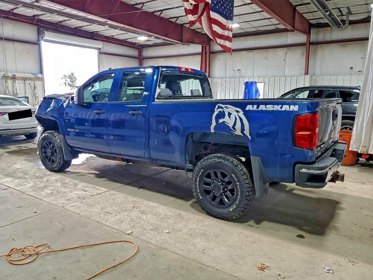 2017 CHEVROLET SILVERADO K2500 HEAVY DUTY photo 2