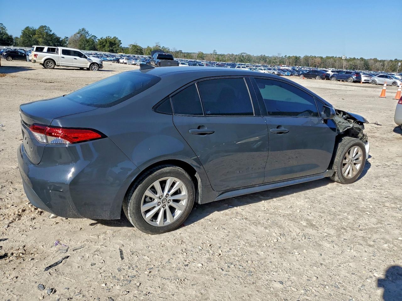 2023 TOYOTA COROLLA LE photo 3