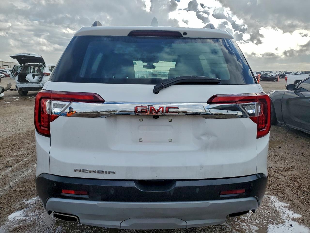 2023 GMC ACADIA SLT photo 6