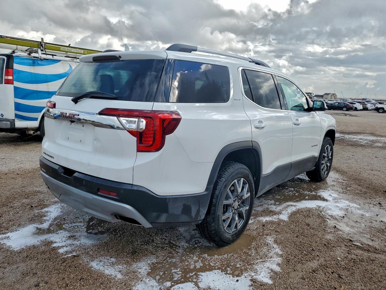 2023 GMC ACADIA SLT photo 3