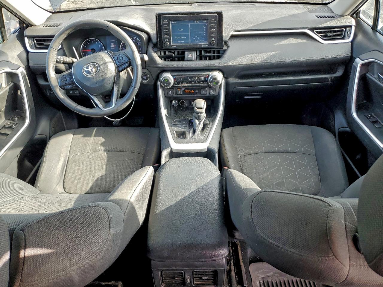2021 TOYOTA RAV4 XLE photo 8