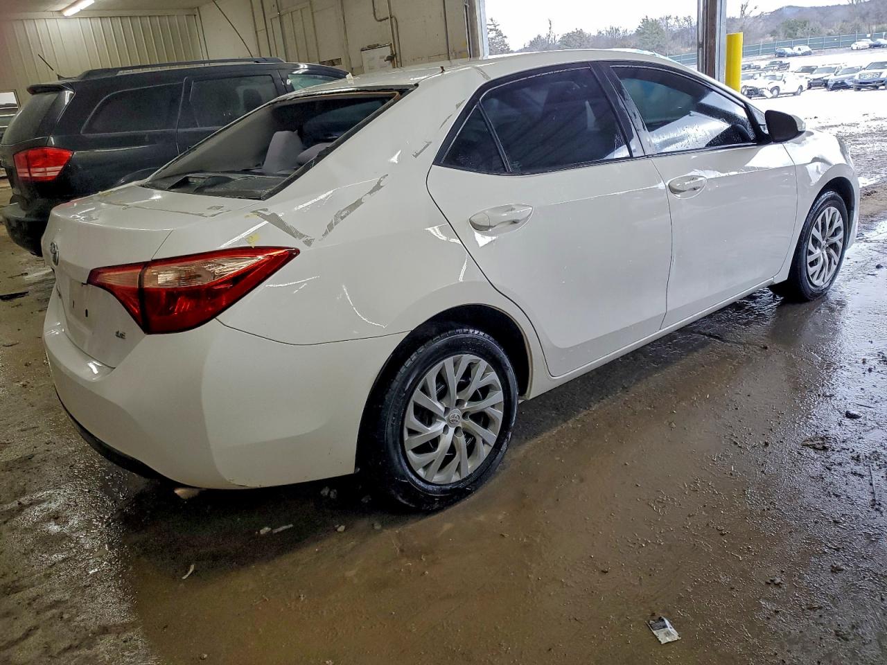 2018 TOYOTA COROLLA LE photo 3