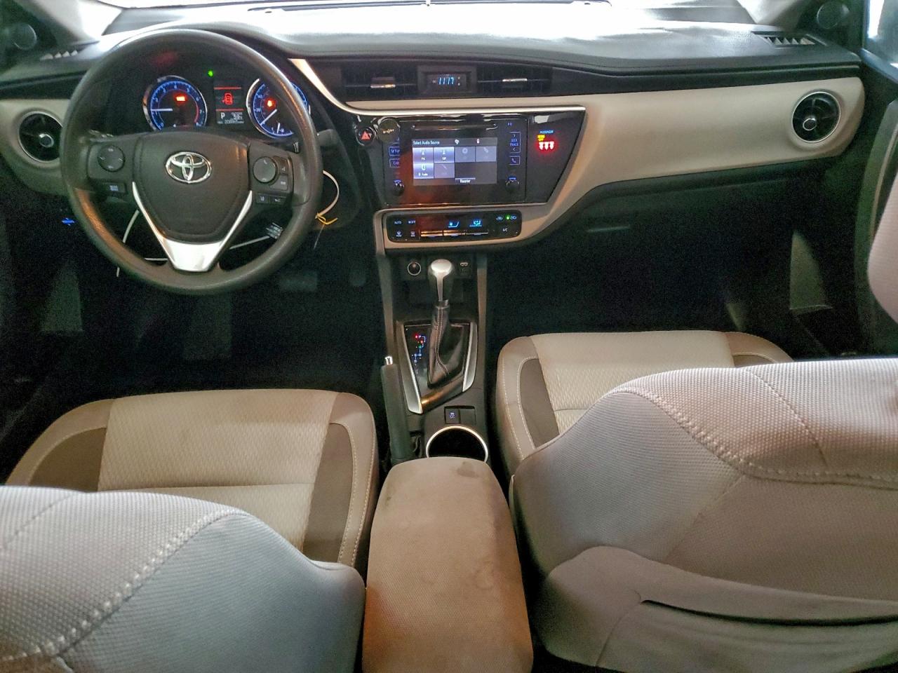 2018 TOYOTA COROLLA LE photo 8