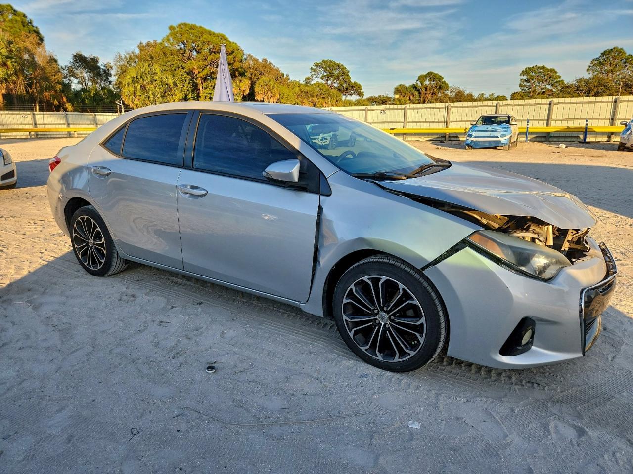 2015 TOYOTA COROLLA L photo 7