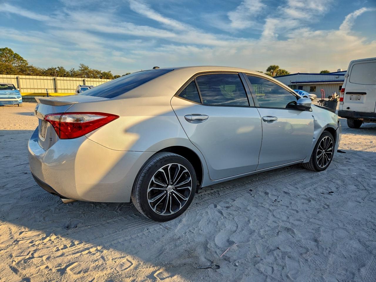 2015 TOYOTA COROLLA L photo 5