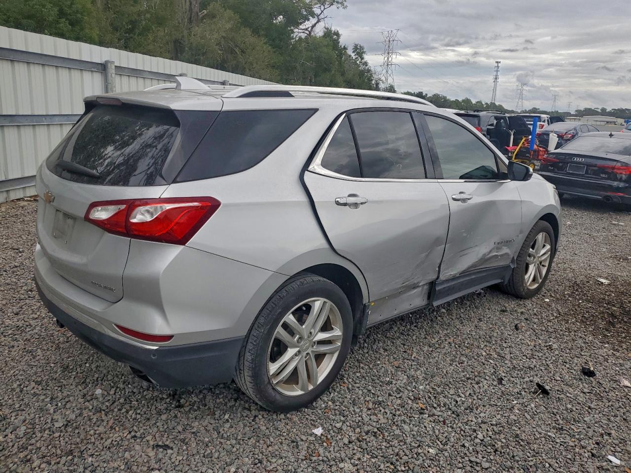 2020 CHEVROLET EQUINOX PREMIER photo 3