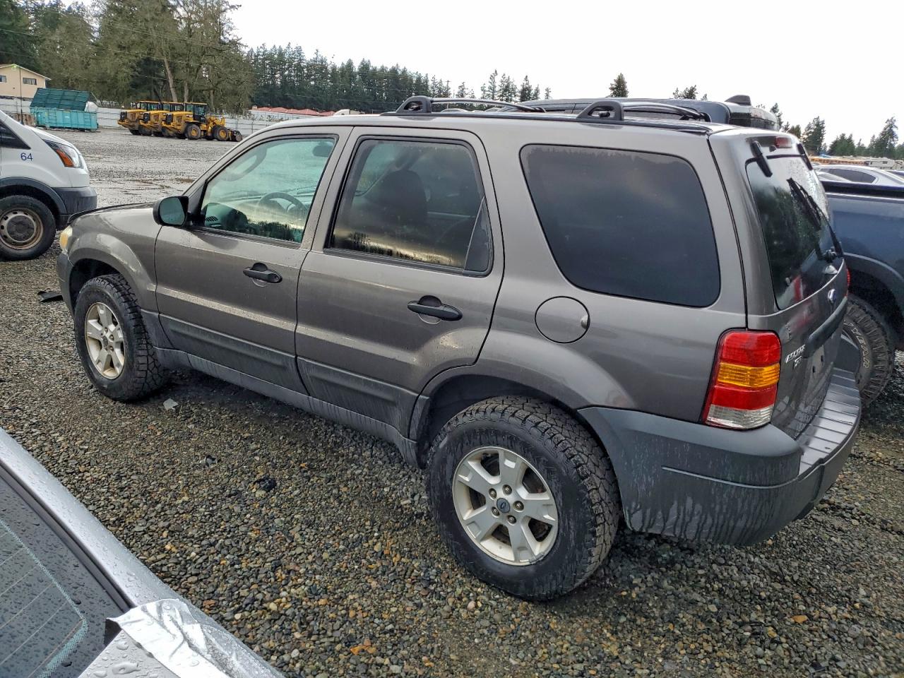 2005 FORD ESCAPE XLT photo 2