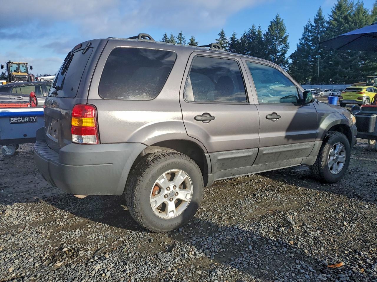 2005 FORD ESCAPE XLT photo 3