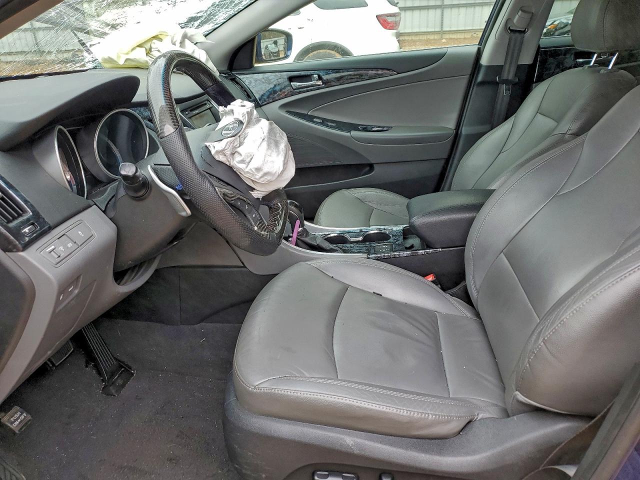 2011 HYUNDAI SONATA SE photo 7